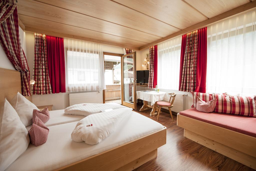 Hotel Angelika Neustift im Stubaital Chambre photo